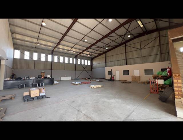 1,189M² WAREHOUSE TO LET IN AIRPORT PARK